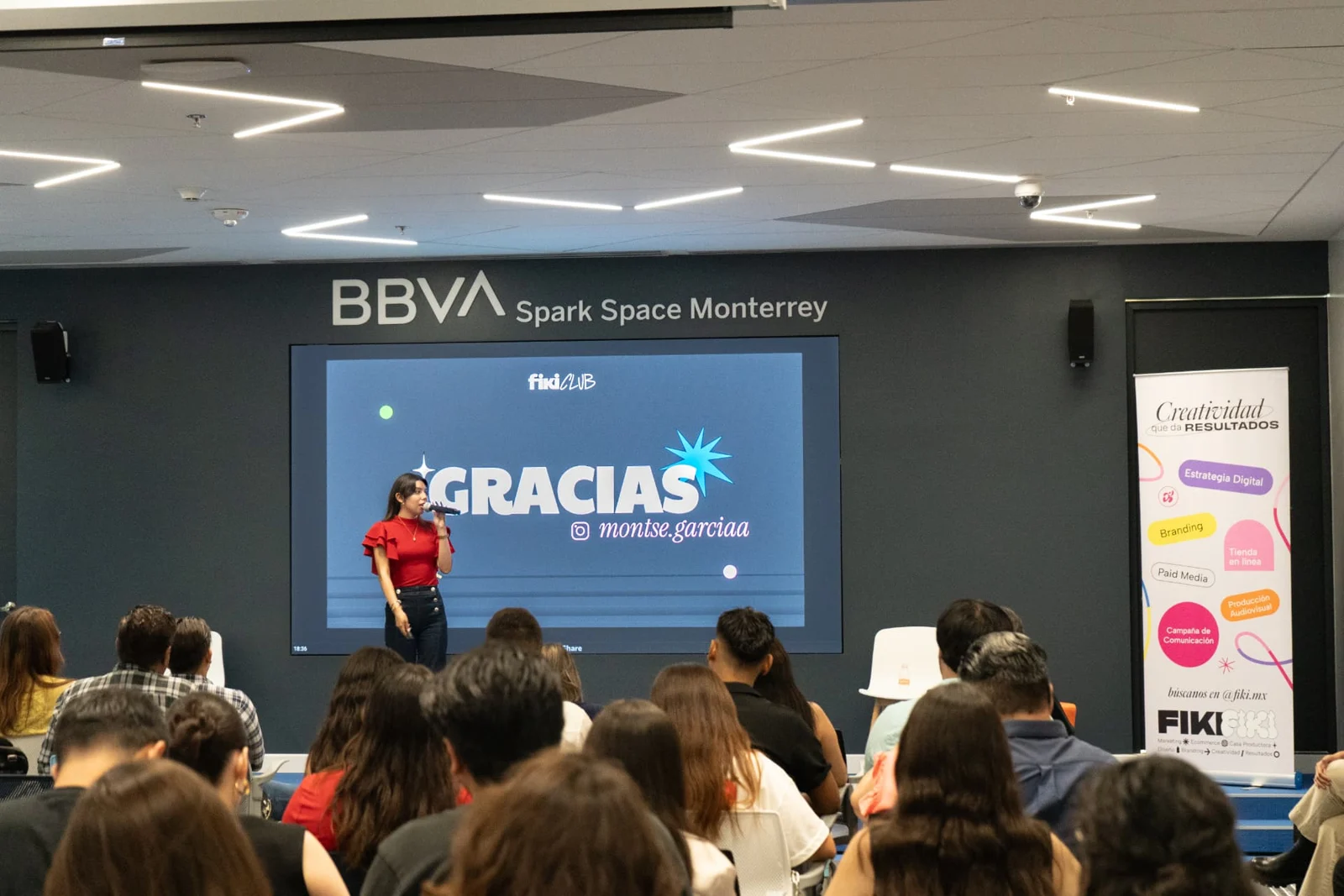 Presentación ante asistentes en un encuentro anterior en BBVA Spark